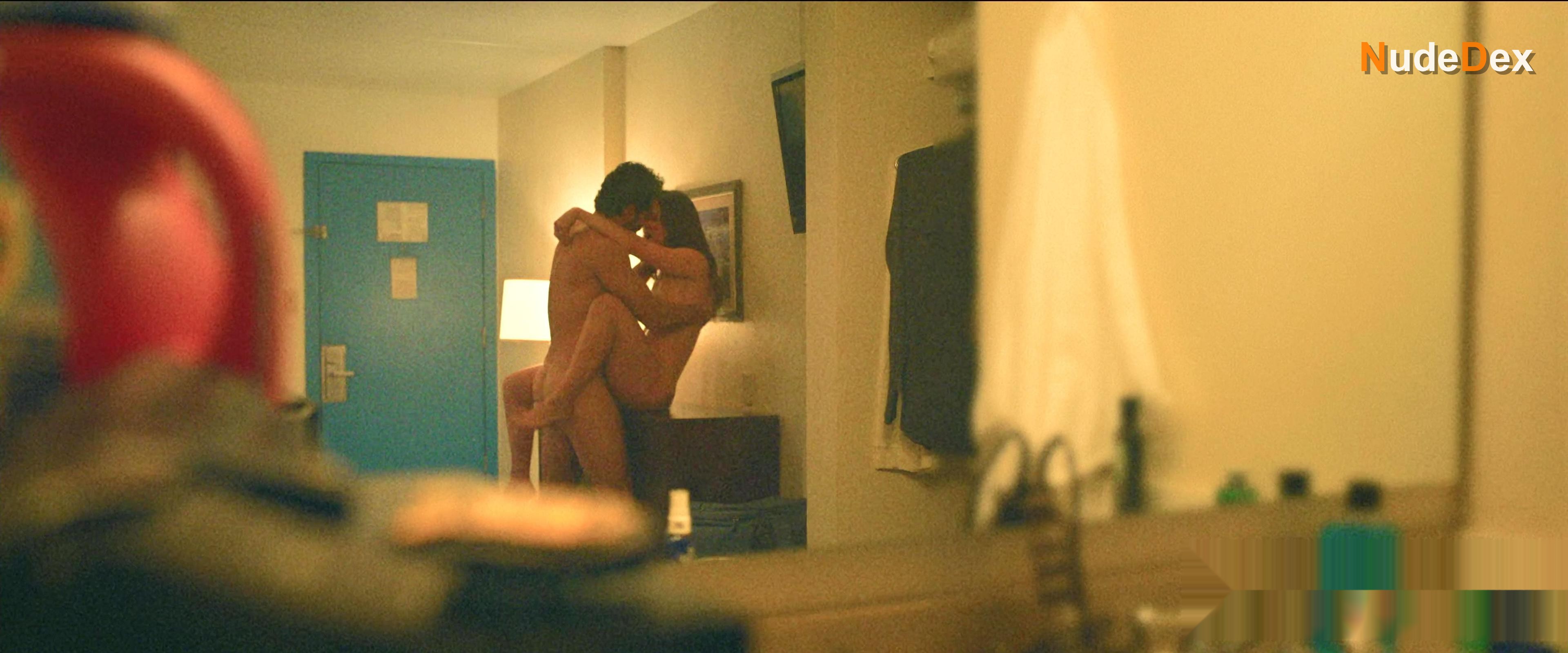 Melissa Benoist in The Waterfront, photo 13