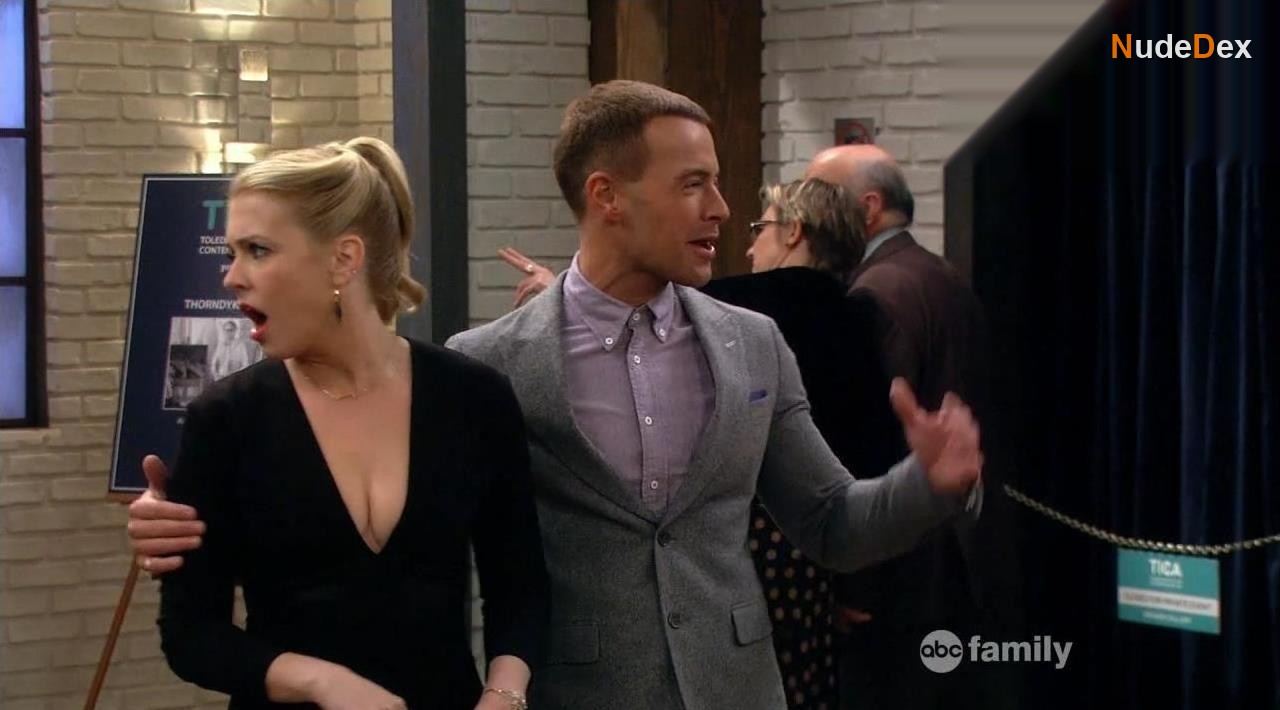 Melissa Joan Hart in Melissa Joey, photo 1