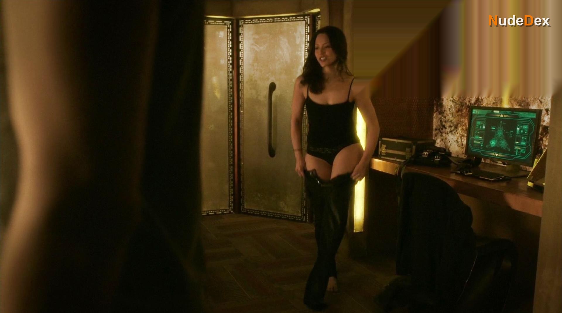 Melissa O'neil in Dark Matter, photo 1