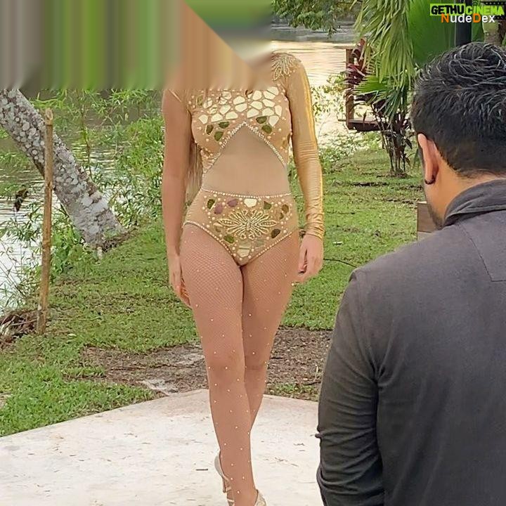 Melody Ruiz Gutierrez in Selva Peru, photo 1