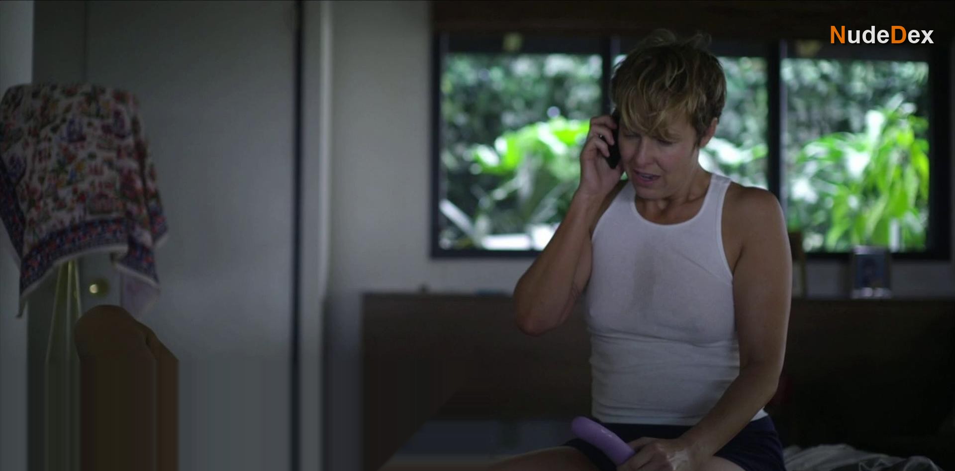 Melora Hardin in Transparent, photo 16