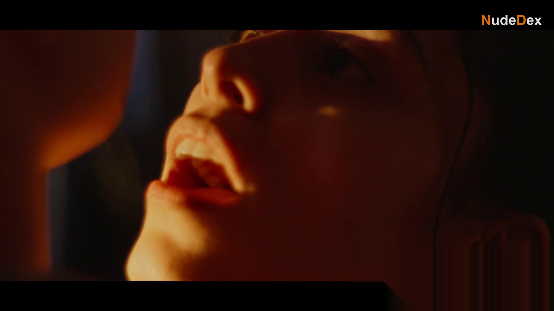 Miah Madden in Paper Dolls, photo 18