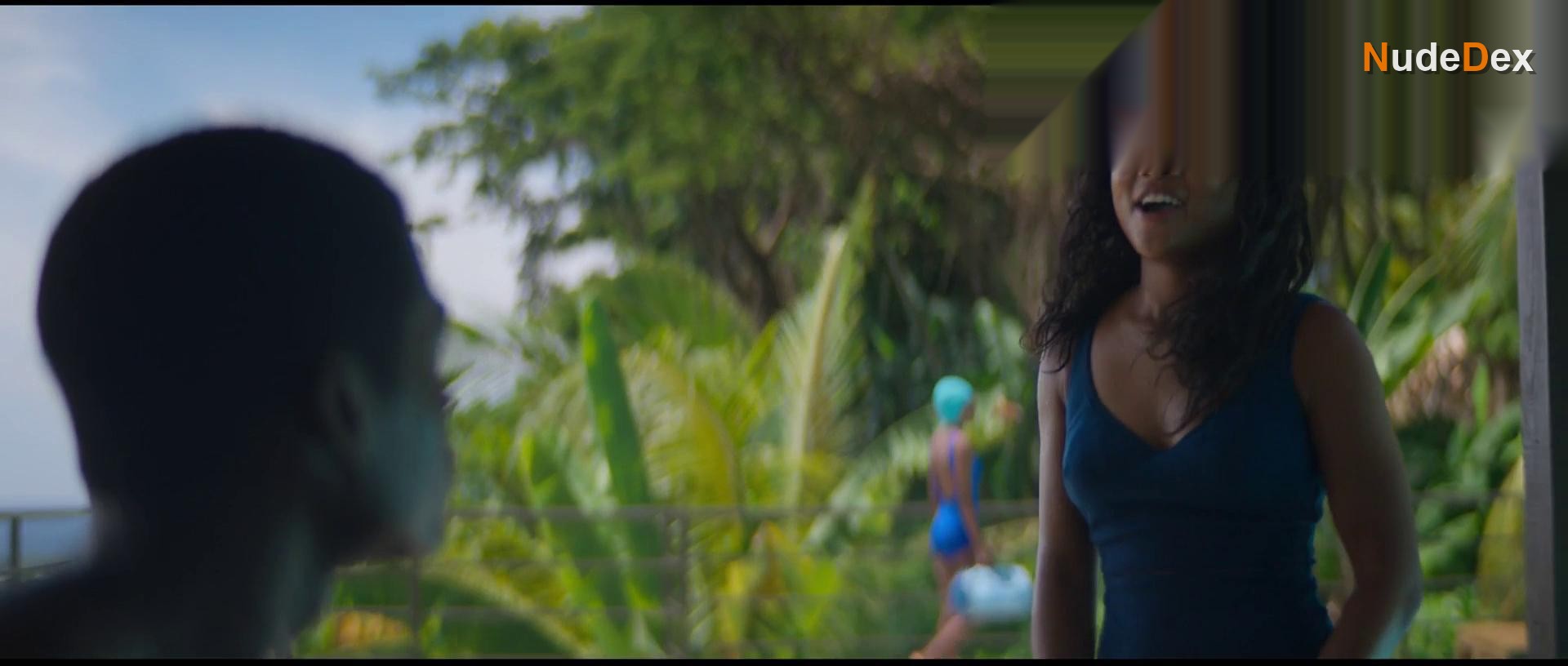 Mia Isaac in Black Cake, photo 6
