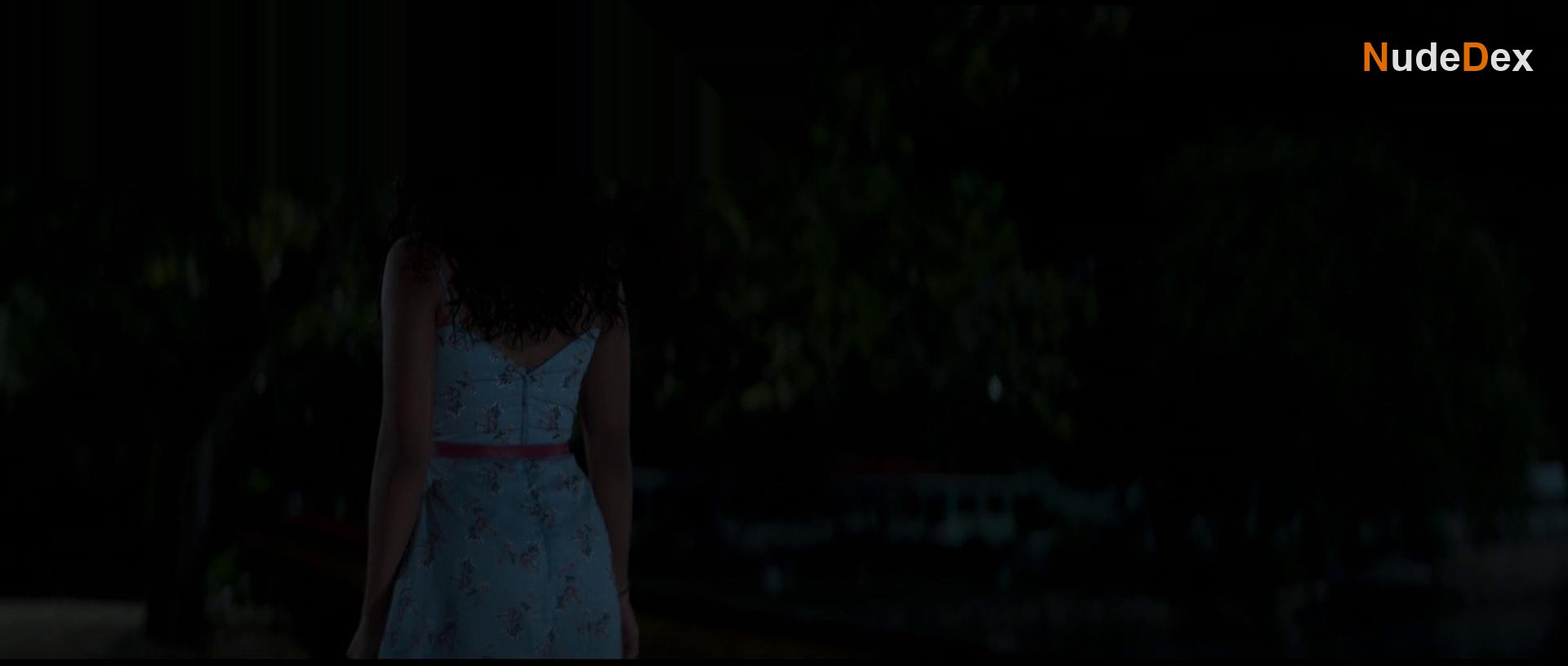 Mia Isaac in Black Cake, photo 18