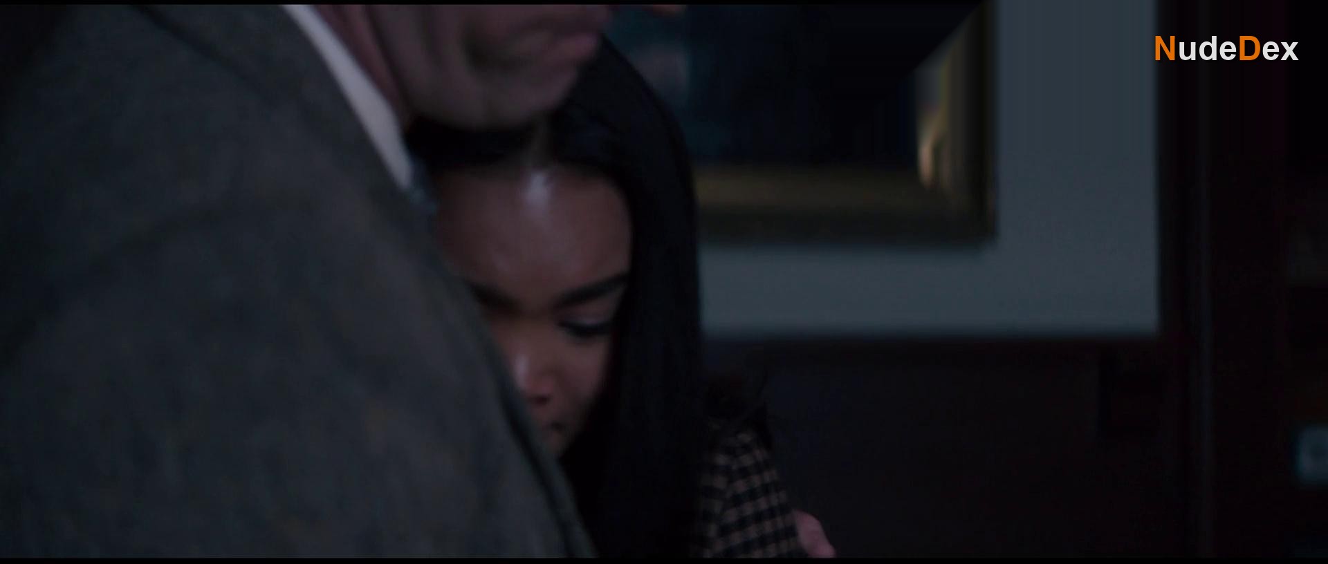 Mia Isaac in Black Cake, photo 21