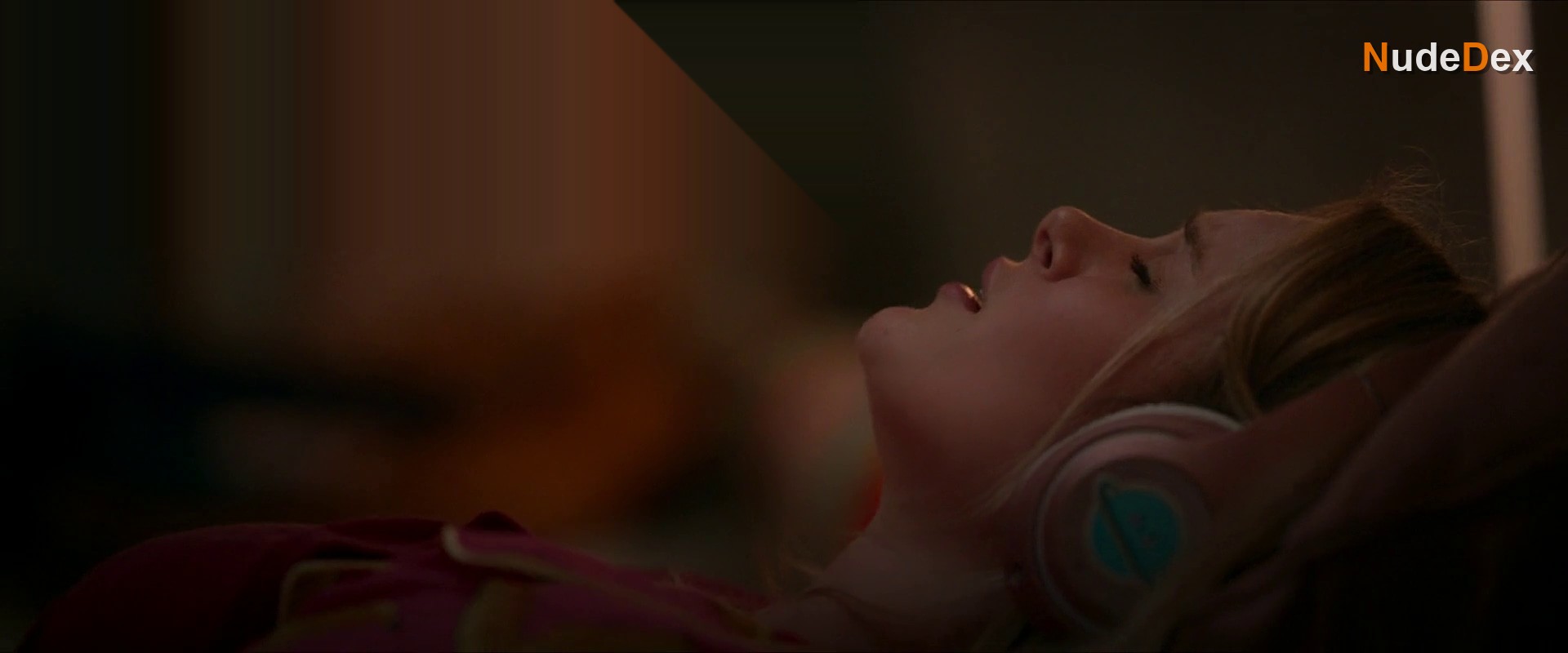 Mia Jenkins in Love Me, Love Me, photo 2