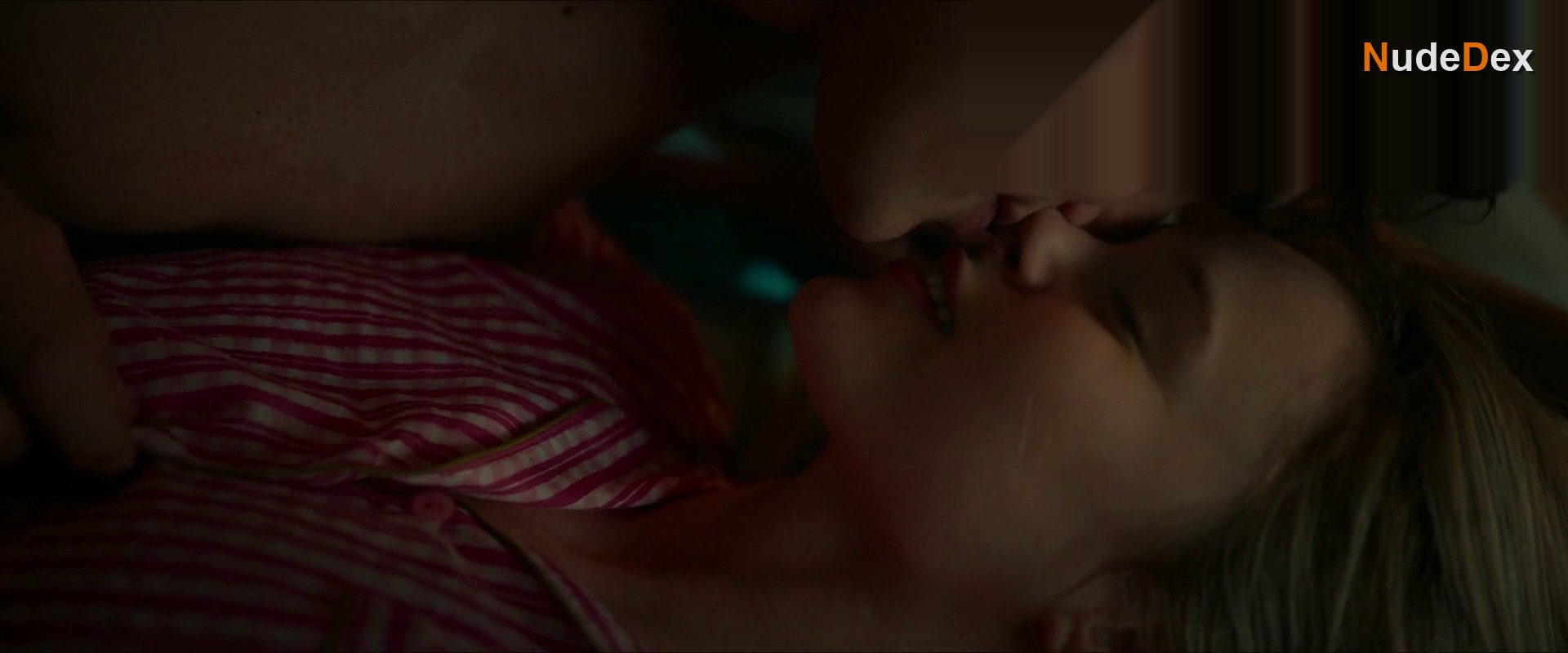 Mia Jenkins in Love Me, Love Me, photo 10