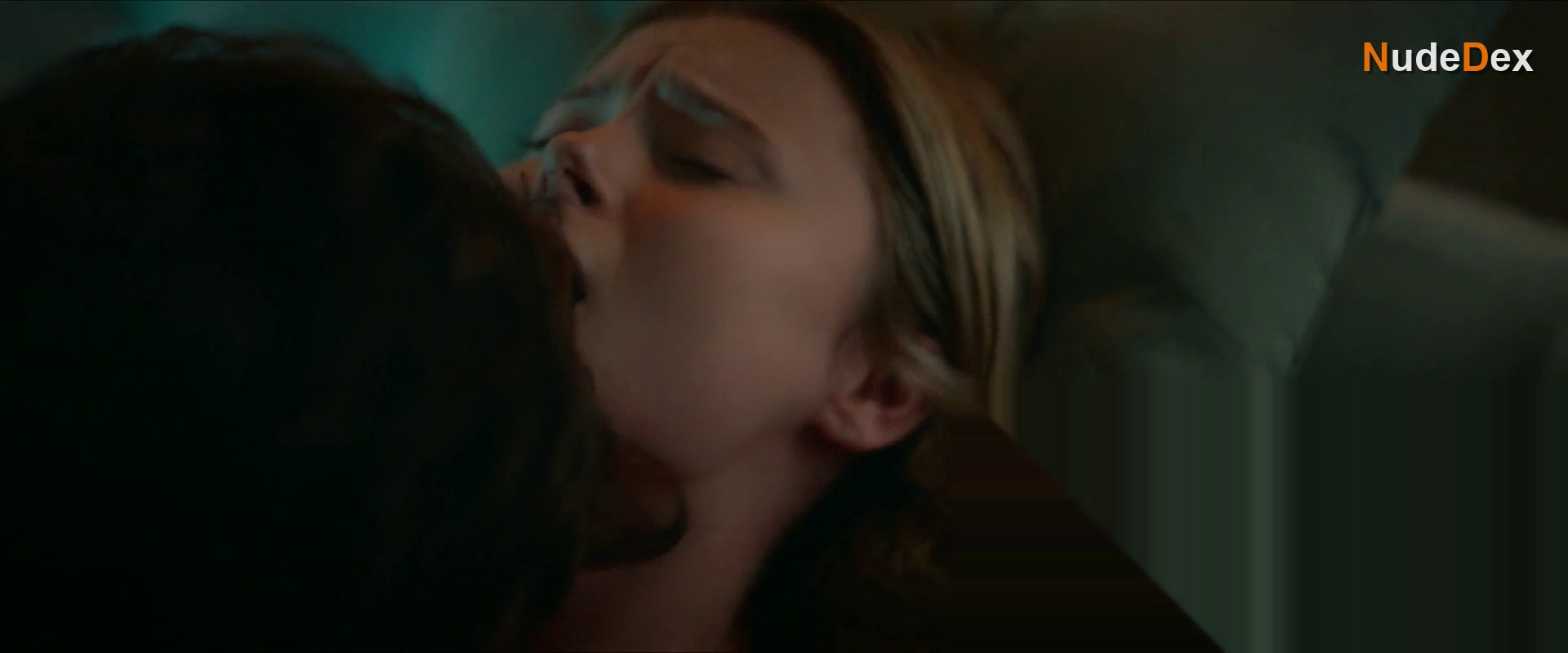 Mia Jenkins in Love Me, Love Me, photo 13