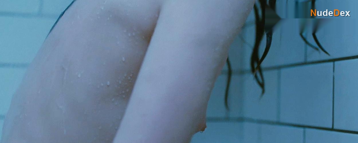 Mia Wasikowska in Stoker, photo 1