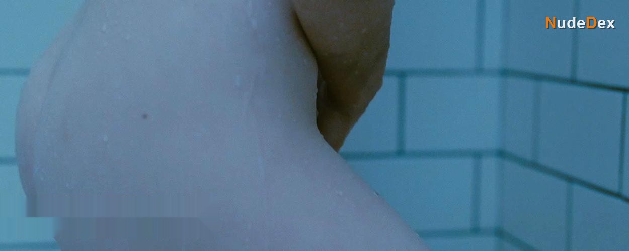 Mia Wasikowska in Stoker, photo 2