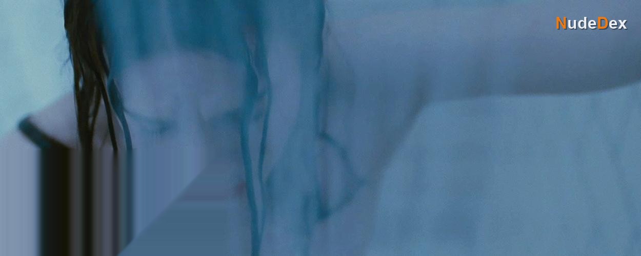 Mia Wasikowska in Stoker, photo 3