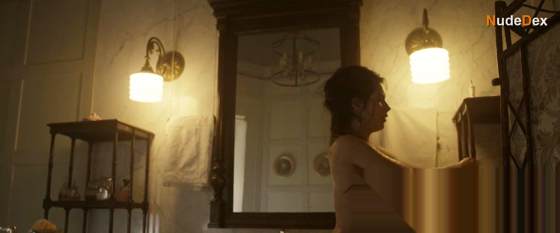 Michalina Olszanska in Mathilde, photo 1