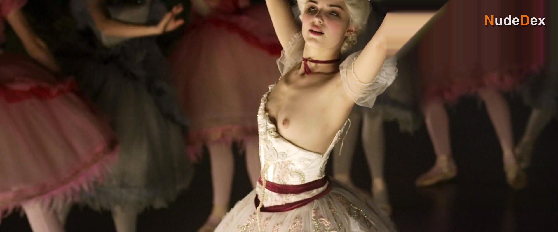 Michalina Olszanska in Mathilde, photo 3
