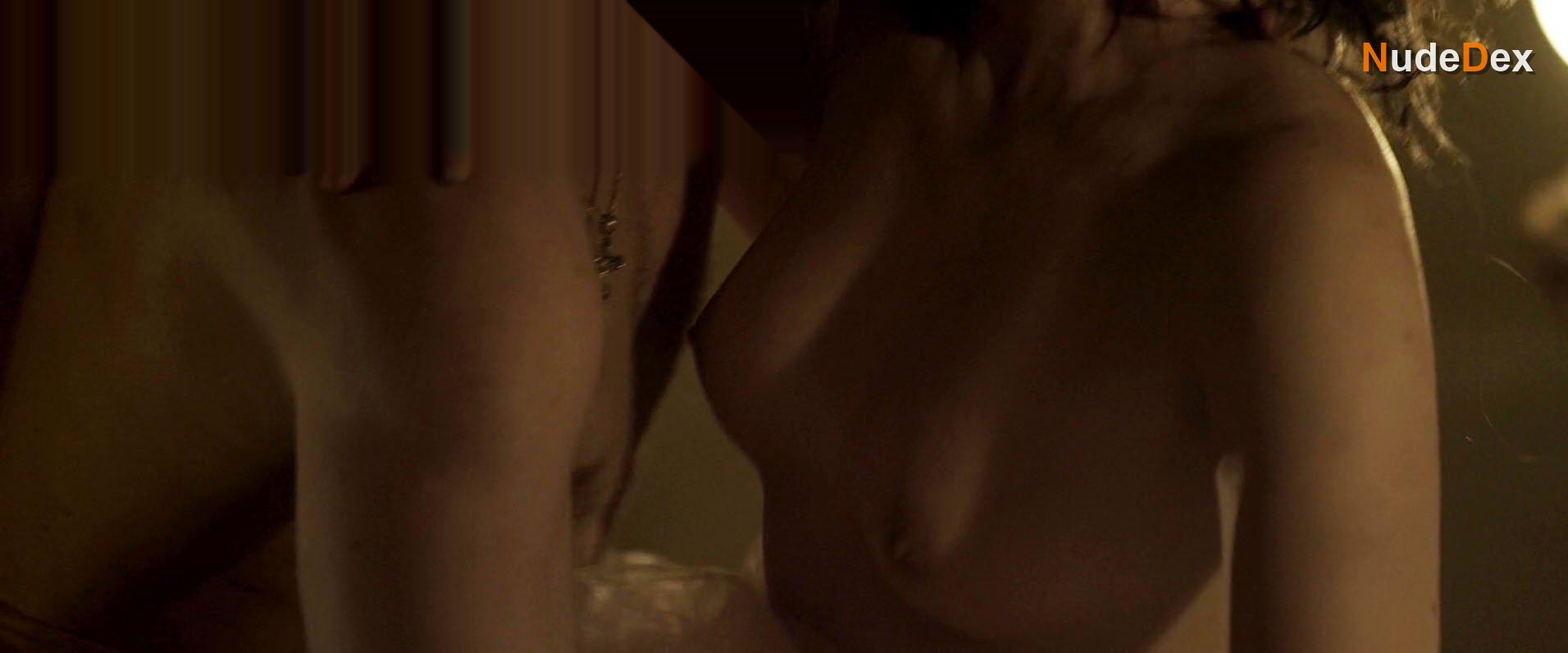 Michalina Olszanska in Mathilde, photo 4
