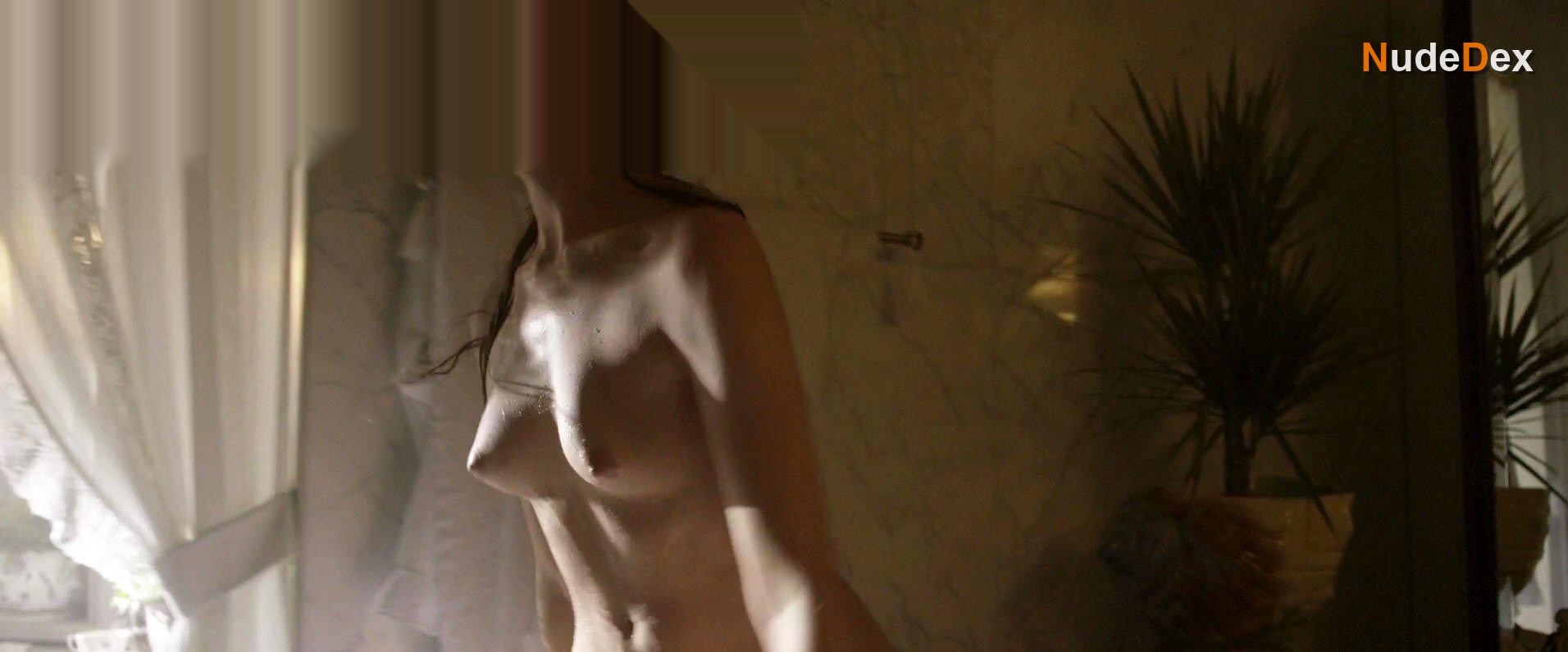 Michalina Olszanska in Mathilde, photo 7