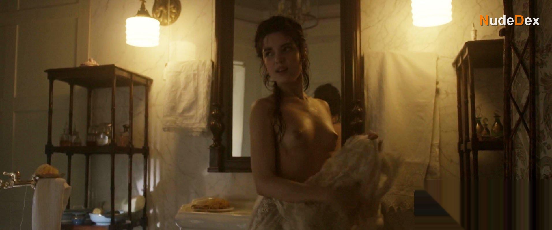Michalina Olszanska in Mathilde, photo 8