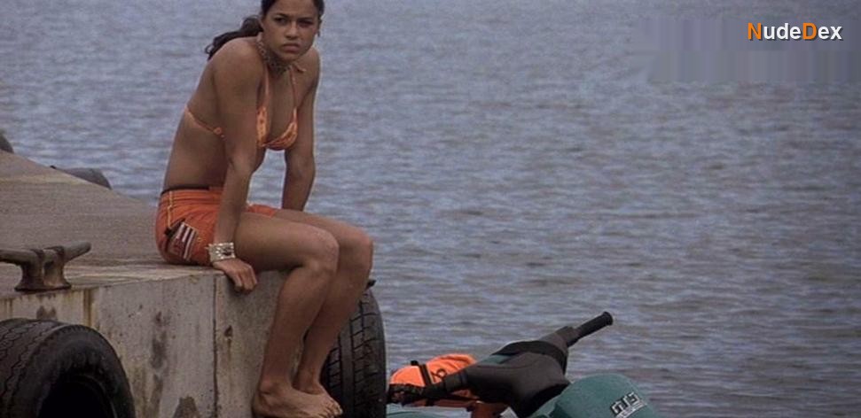 Michelle Rodriguez in Blue Crush, photo 13