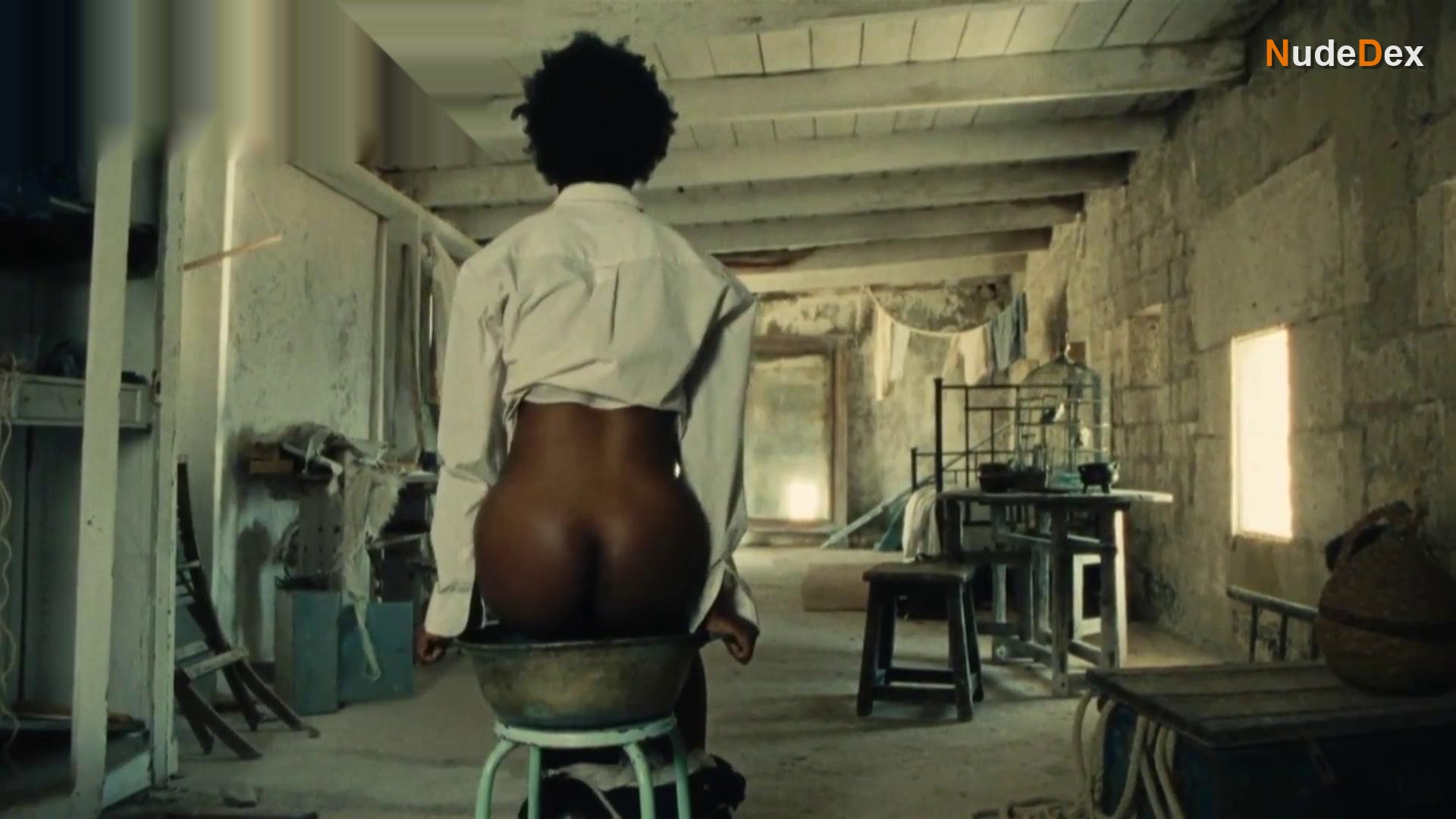 Michelle Tshibola in Pharmakon, photo 2