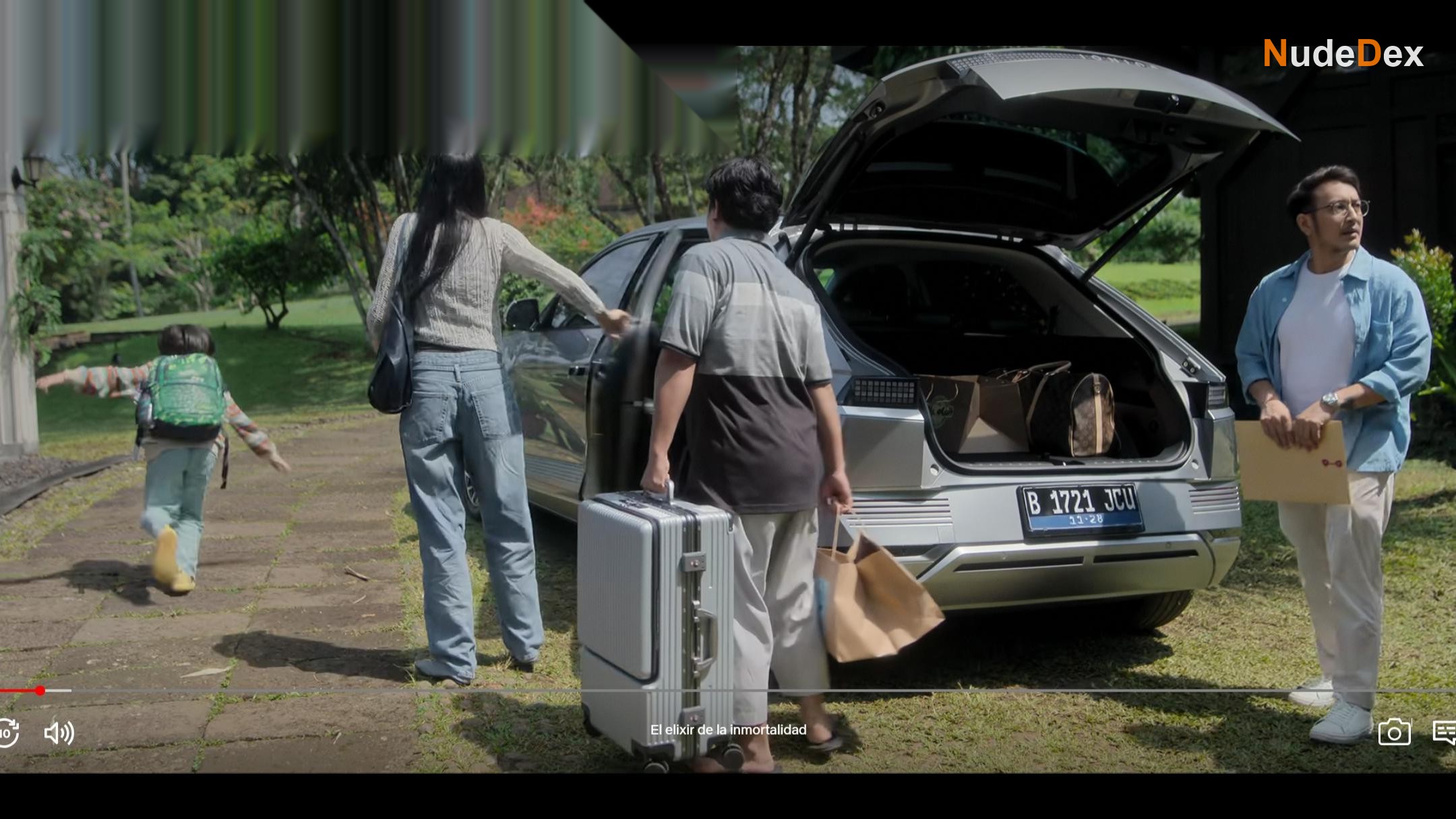 Mikha Tambayong in Abadi Nan Jaya, photo 9