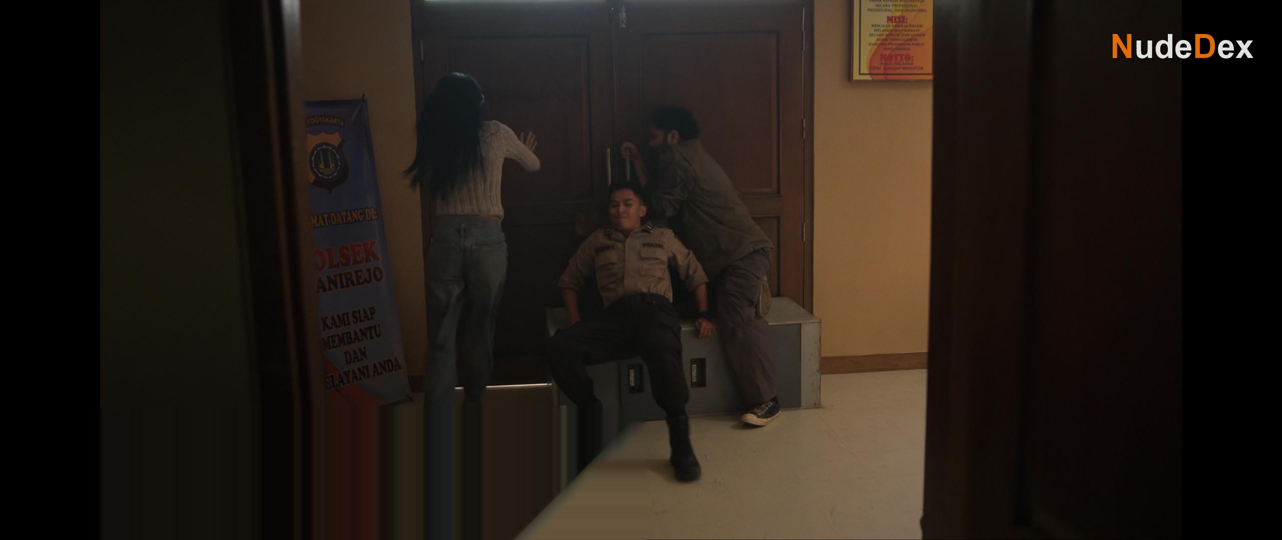 Mikha Tambayong in Abadi Nan Jaya, photo 24