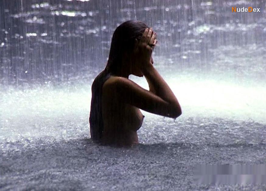 Milla Jovovich in Return To The Blue Lagoon, photo 10