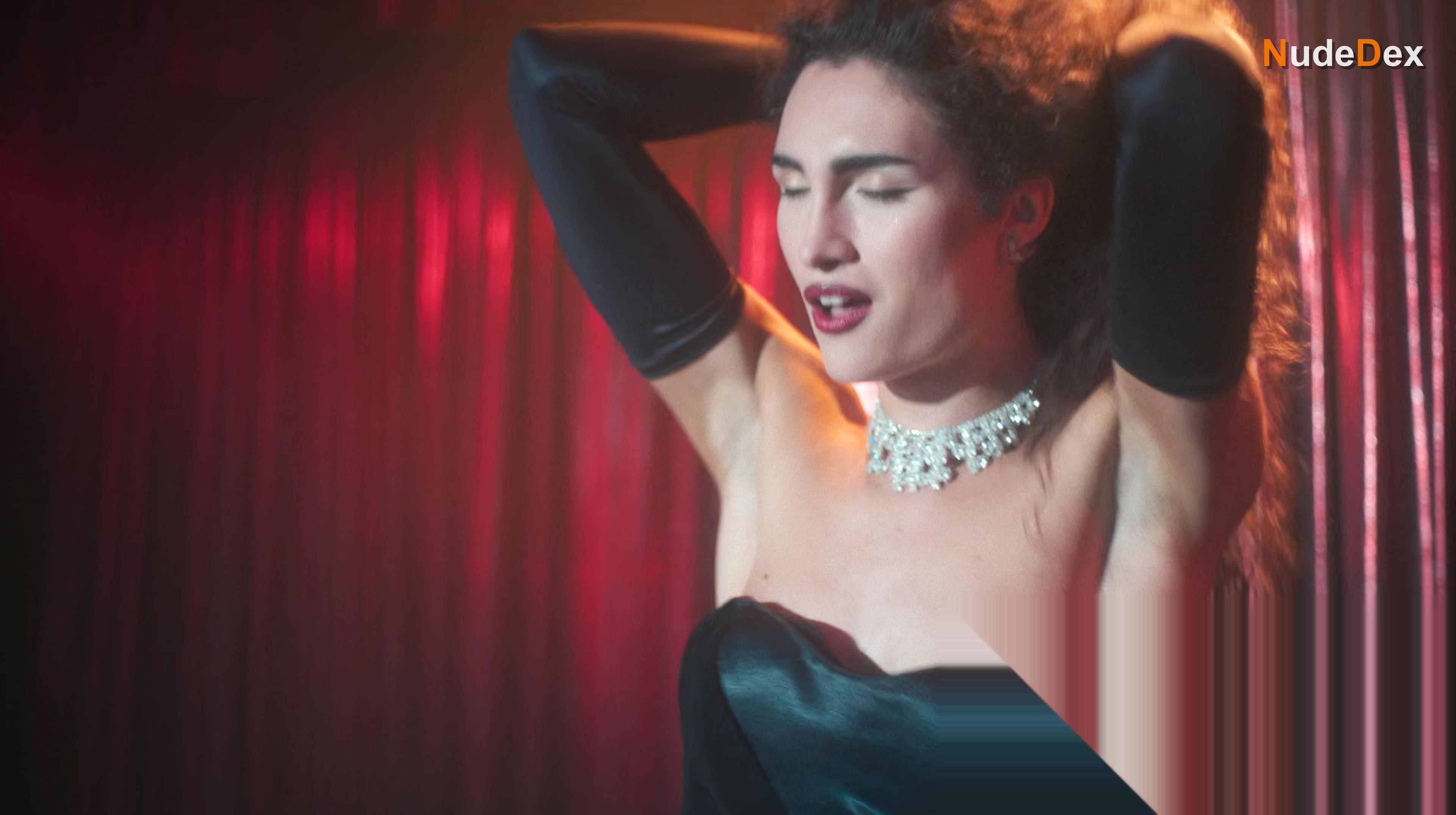 Mina Serrano in Cris Miro She, photo 4