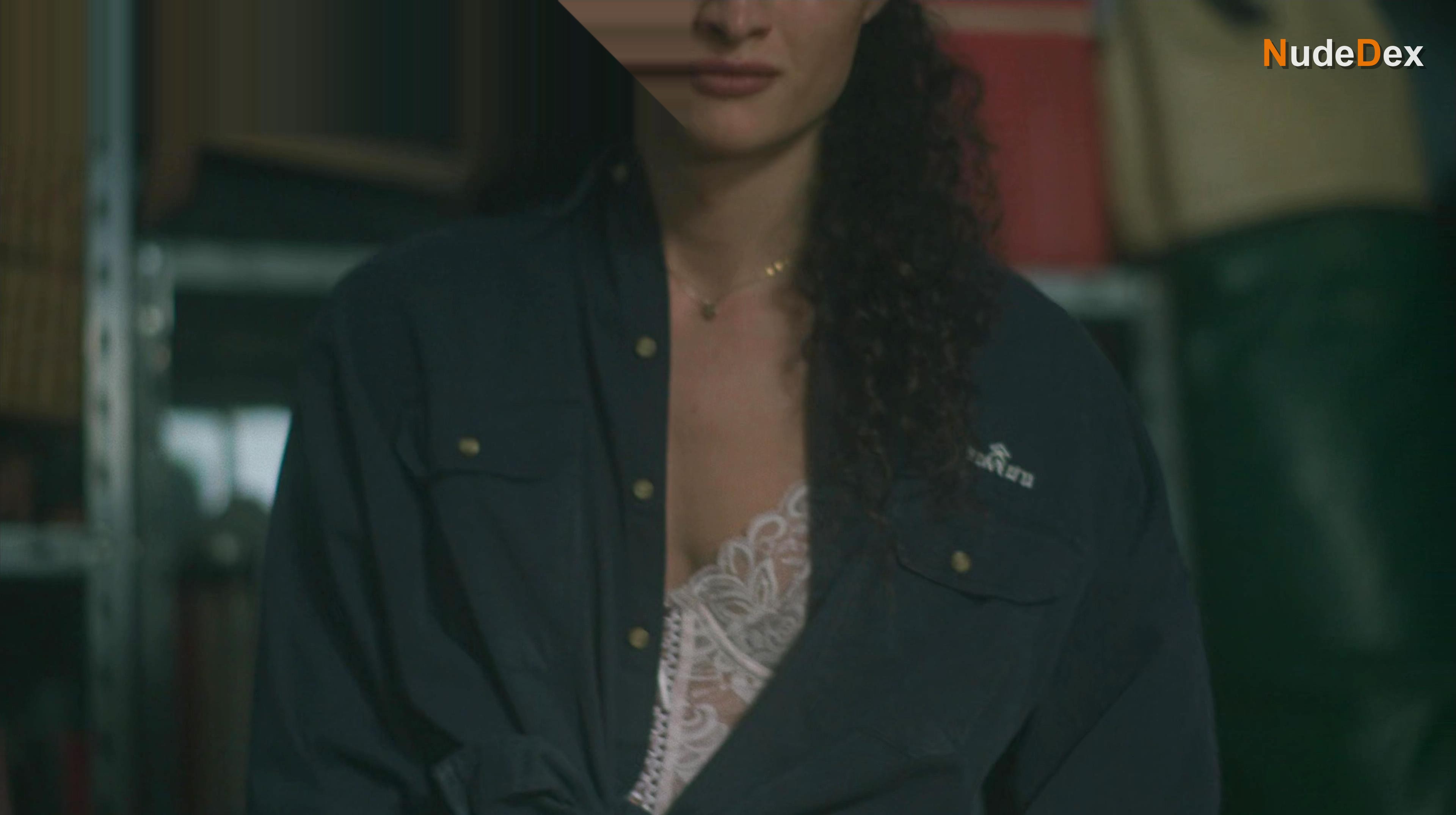 Mina Serrano in Cris Miro She, photo 10