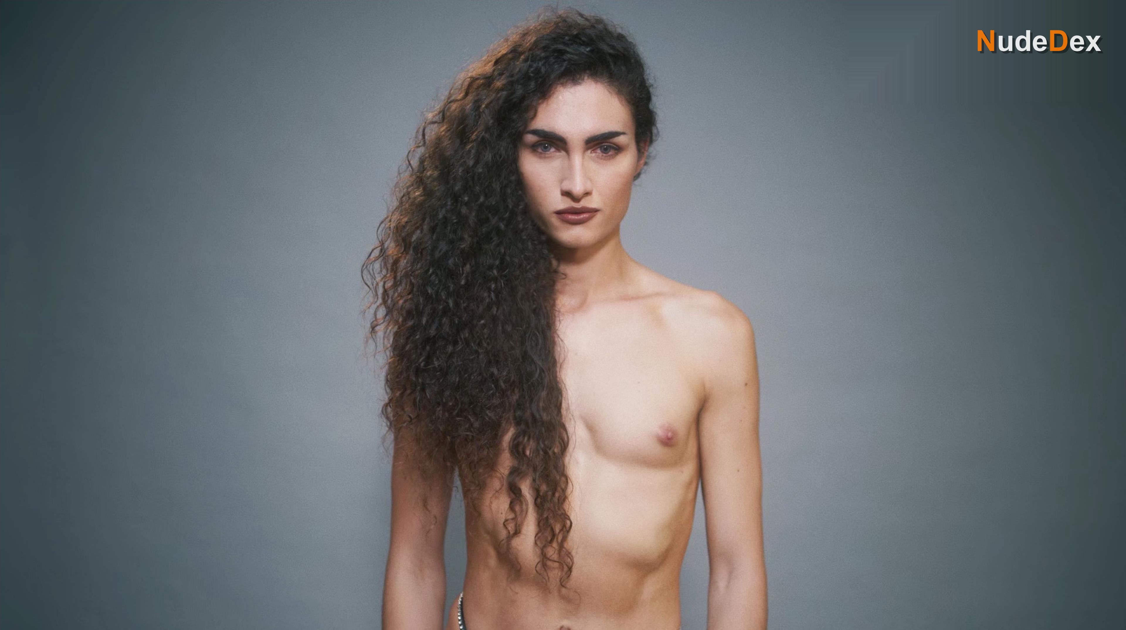 Mina Serrano in Cris Miro She, photo 11