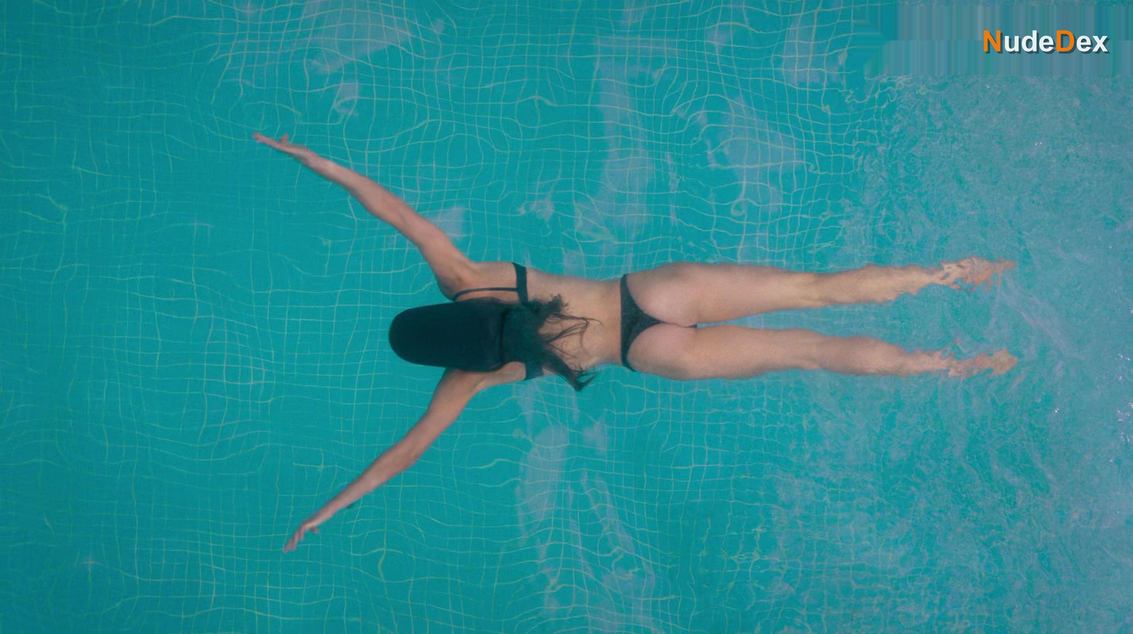 Mina Serrano in Cris Miro She, photo 15