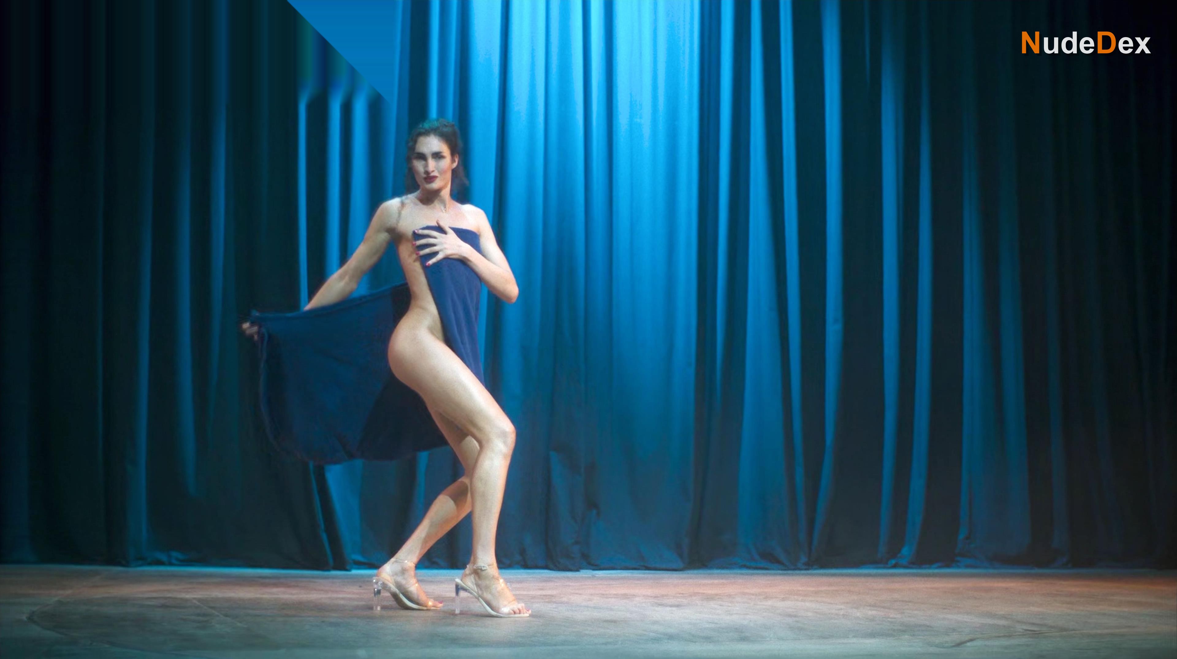 Mina Serrano in Cris Miro She, photo 18
