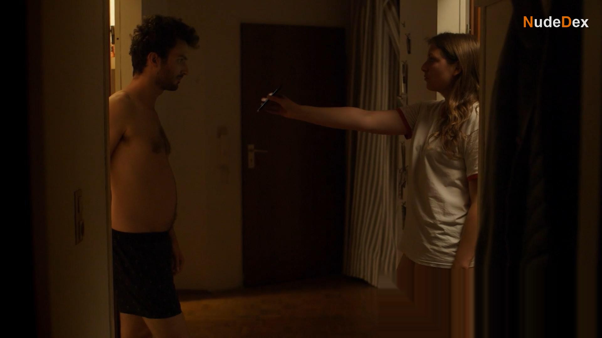 Mira Huber in Plan B, photo 5