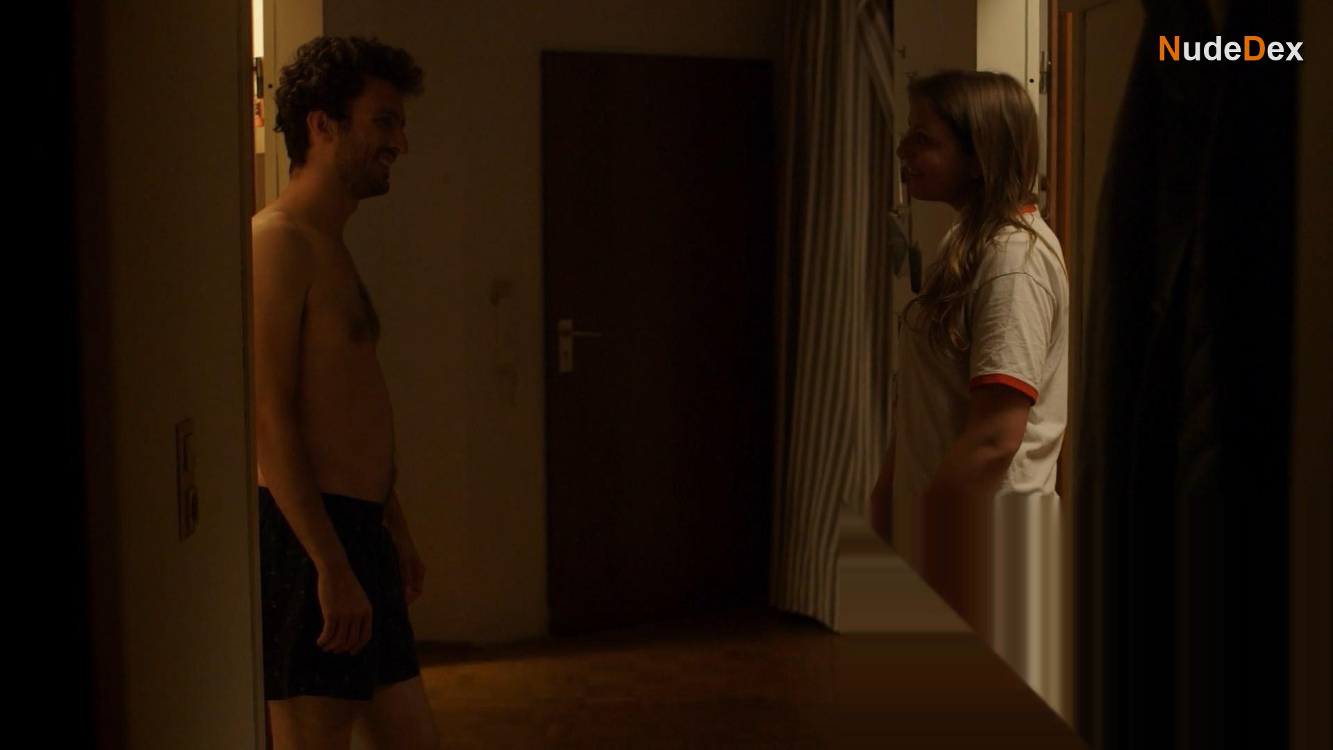 Mira Huber in Plan B, photo 6