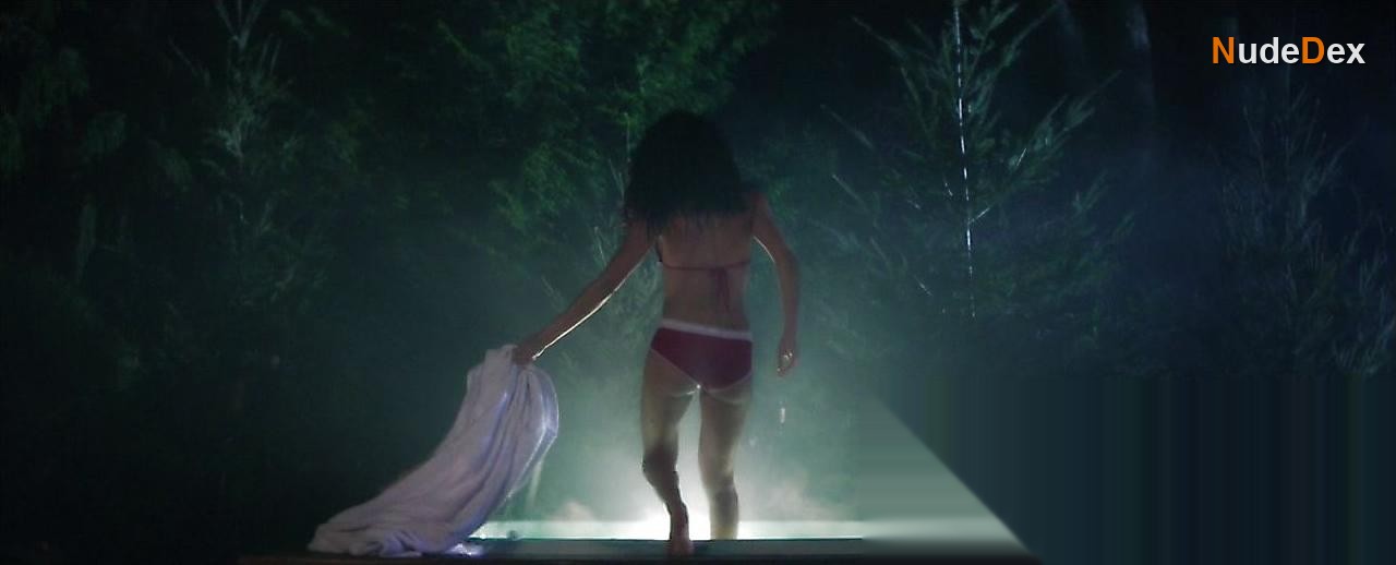 Miranda Rae Mayo in The Girl In The Photographs, photo 2