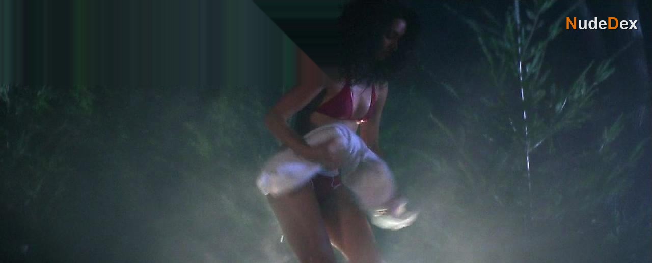 Miranda Rae Mayo in The Girl In The Photographs, photo 3