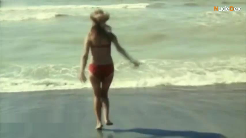 Miriam Alex in A Woman On Fire, photo 7
