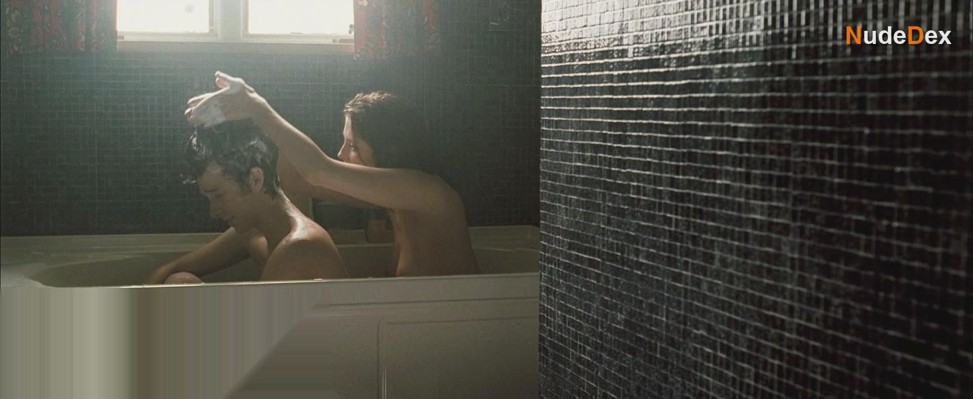 Mischa Barton in Assassination Of A High School President, photo 5