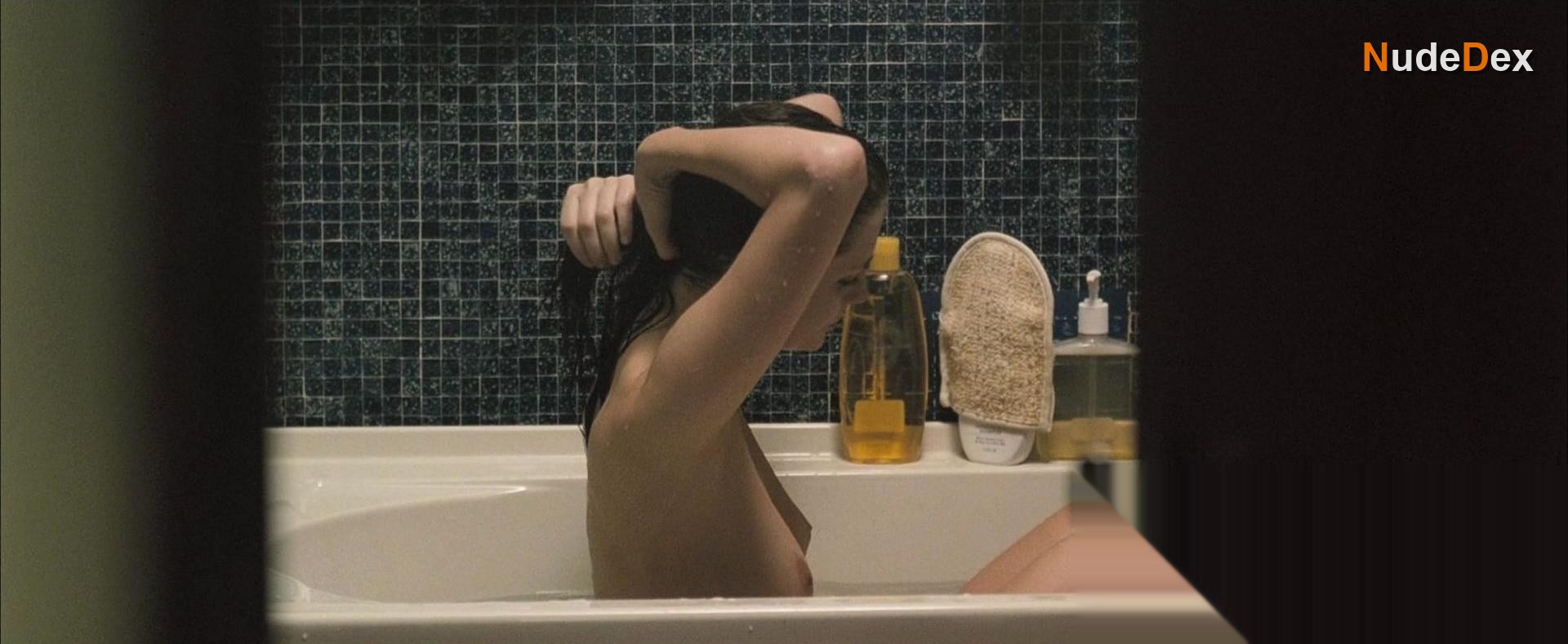 Mischa Barton in Assassination Of A High School President, photo 7