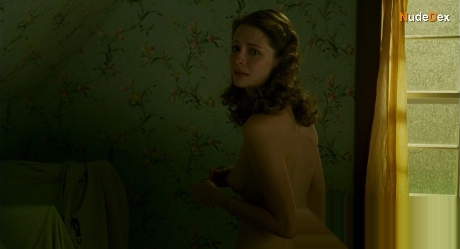 Mischa Barton in Closing The Ring, photo 8