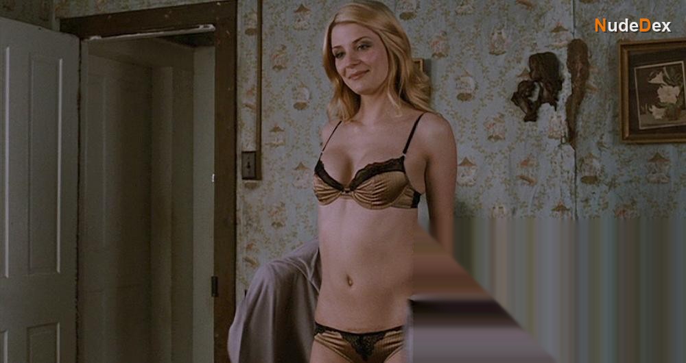 Mischa Barton in Homecoming, photo 4