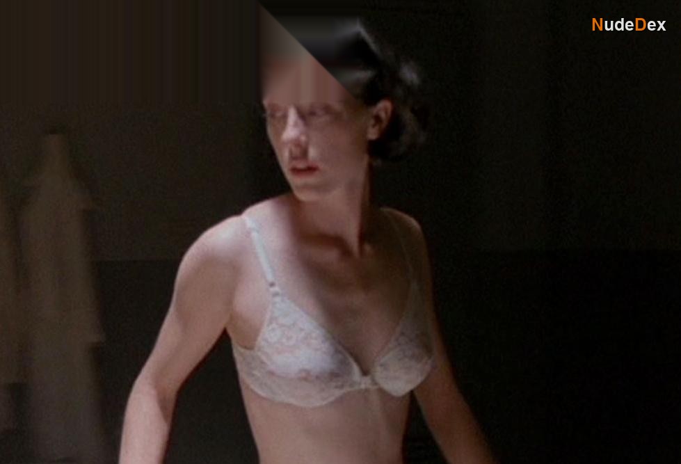 Molly Parker in Kissed, photo 11