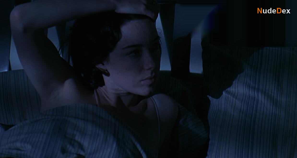 Molly Parker in Waking The Dead, photo 1