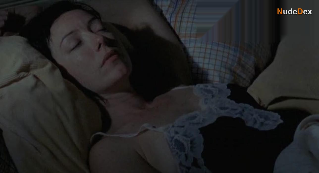 Molly Parker in Who Loves The Sun, photo 1