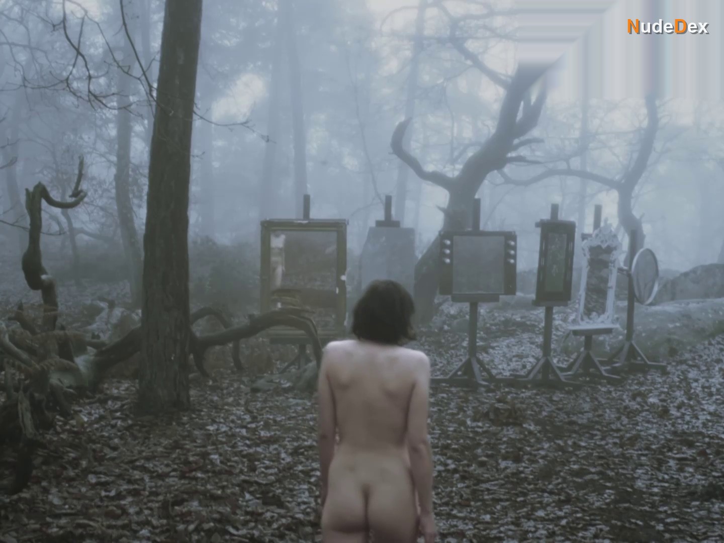Mona Zitouni in Dans Le Miroir, photo 2