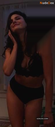 Monica Barbaro in Splitting Up Together, photo 2