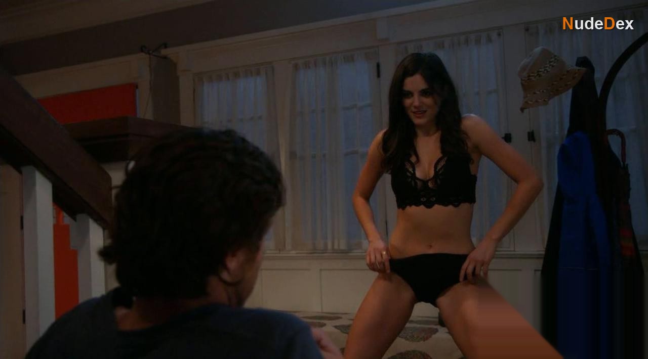 Monica Barbaro in Splitting Up Together, photo 4