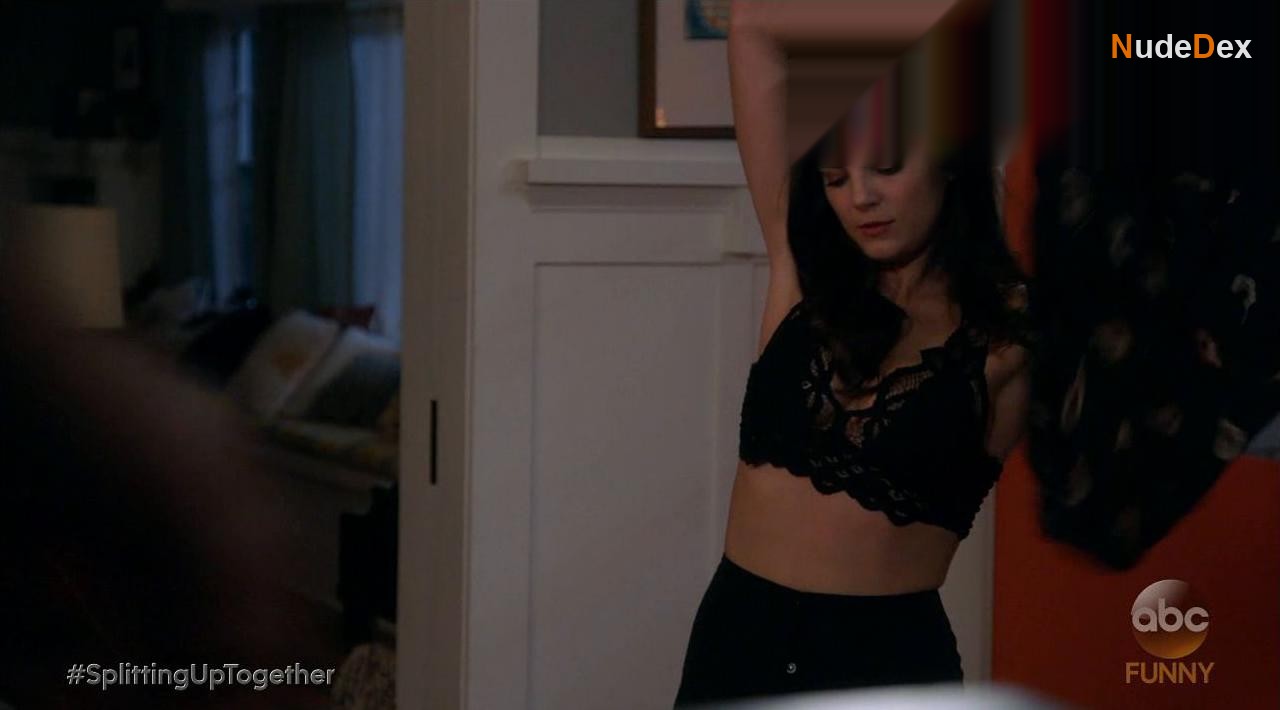Monica Barbaro in Splitting Up Together, photo 5
