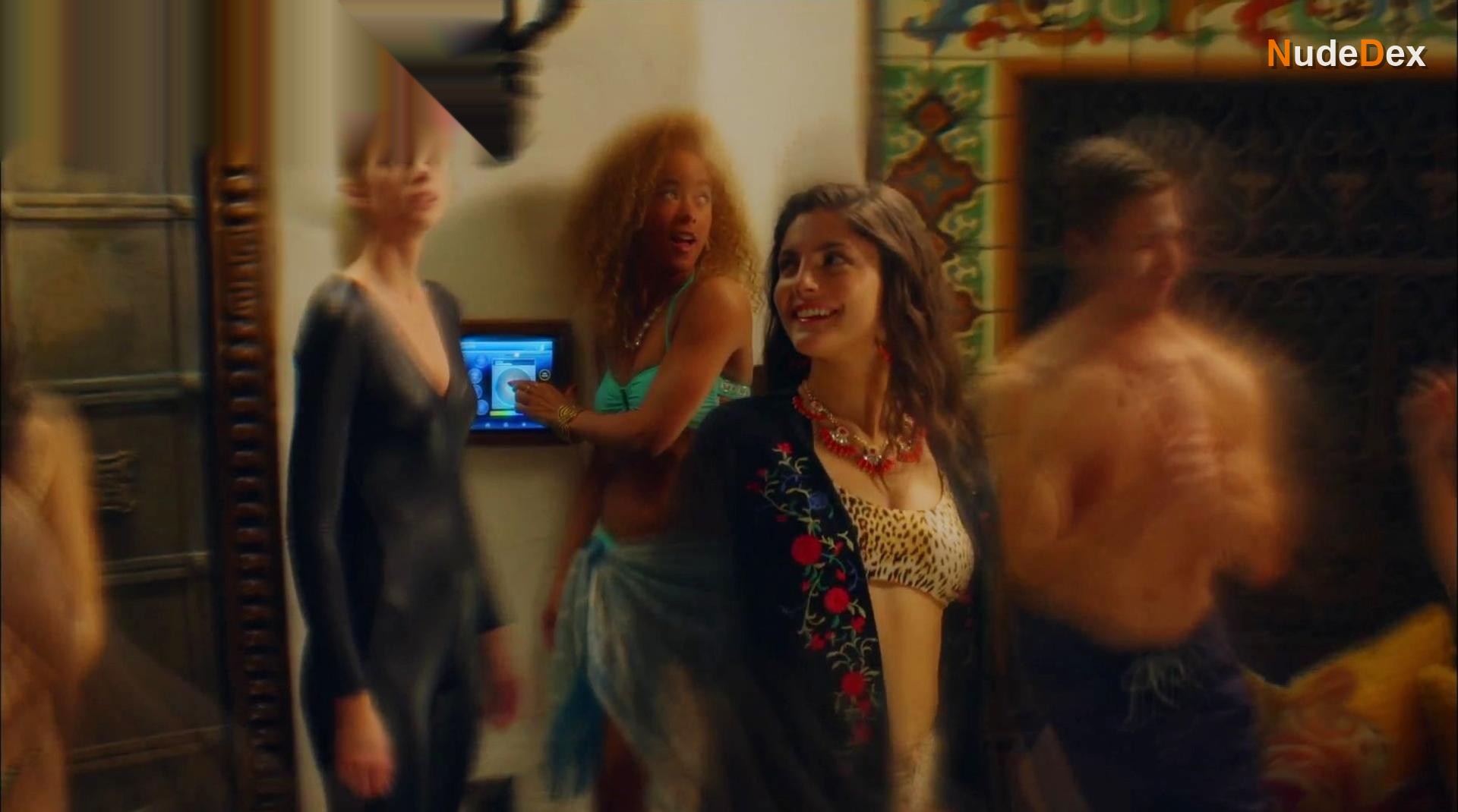Monica Barbaro in Stitchers, photo 4