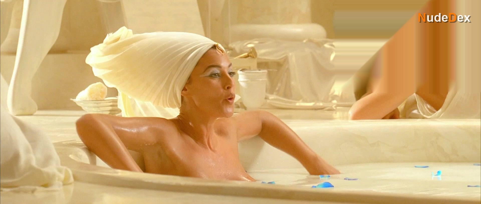 Monica Bellucci in Asterix Obelix Mission Cleopatre, photo 3