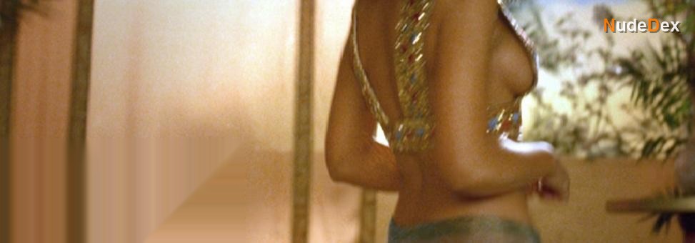 Monica Bellucci in Asterix Obelix Mission Cleopatre, photo 10