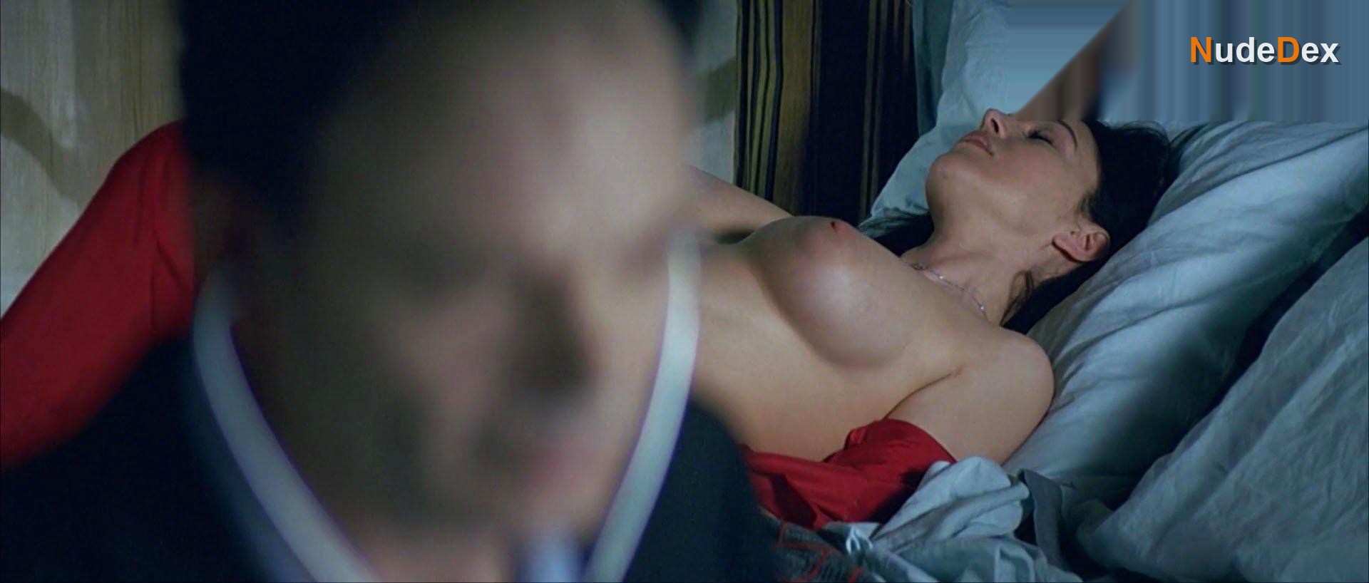 Monica Bellucci in How Much Do You Love Me, photo 4